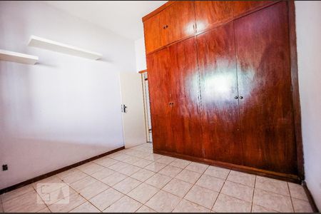 Casa à venda com 180m², 4 quartos e 2 vagas Casa à venda com 180m², 4 quartos e 2 vagasQuarto 3