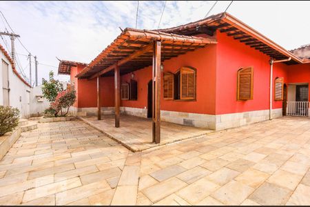 Casa à venda com 180m², 4 quartos e 2 vagas Casa à venda com 180m², 4 quartos e 2 vagasárea externa