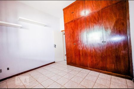 Casa à venda com 180m², 4 quartos e 2 vagas Casa à venda com 180m², 4 quartos e 2 vagasQuarto 3