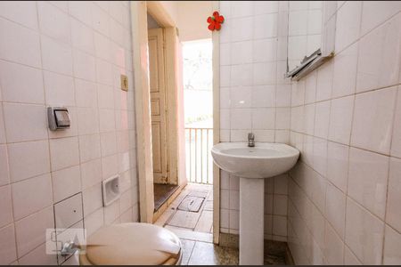 Casa à venda com 180m², 4 quartos e 2 vagas Casa à venda com 180m², 4 quartos e 2 vagasBanheiro 2