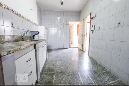 Casa à venda com 180m², 4 quartos e 2 vagas Casa à venda com 180m², 4 quartos e 2 vagasCozinha