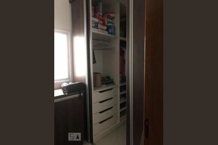 Apartamento à venda com 152m², 3 quartos e 2 vagas Apartamento à venda com 152m², 3 quartos e 2 vagasCloset