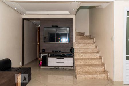 Casa para alugar com 220m², 3 quartos e 2 vagasSala