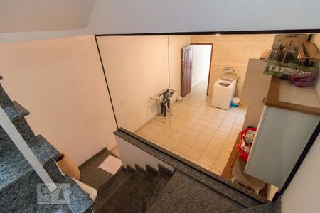 Casa para alugar com 380m², 4 quartos e 4 vagasEscadas