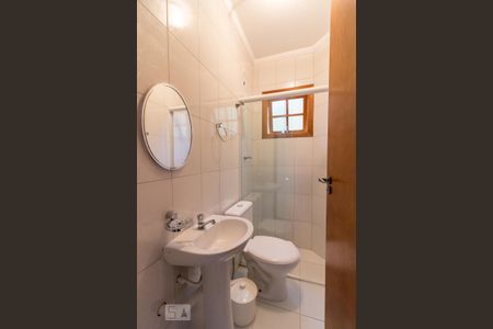 Casa para alugar com 380m², 4 quartos e 4 vagasBanheiro de serviço