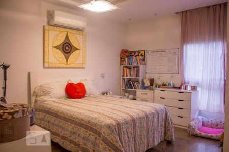 Apartamento à venda com 247m², 4 quartos e 3 vagasSuíte