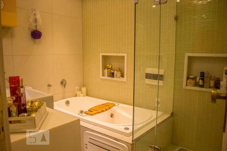 Apartamento à venda com 247m², 4 quartos e 3 vagasBanheiro da Suíte