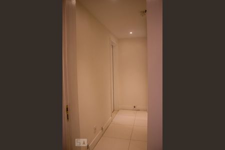 Apartamento à venda com 247m², 4 quartos e 3 vagasCorredor de Acesso a Quartos