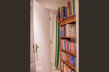 Apartamento à venda com 247m², 4 quartos e 3 vagasEstante do Corredor