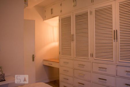 Apartamento à venda com 247m², 4 quartos e 3 vagasQuarto 2