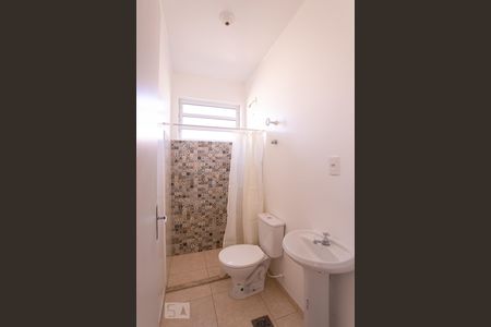 Banheiro de apartamento para alugar com 1 quarto, 32m² em Partenon, Porto Alegre