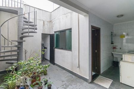 Casa à venda com 260m², 3 quartos e 4 vagasQuintal