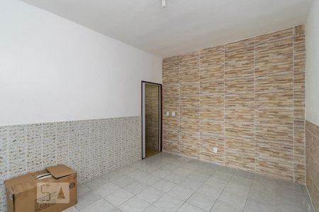 Quarto de casa para alugar com 1 quarto, 50m² em Irajá, Rio de Janeiro