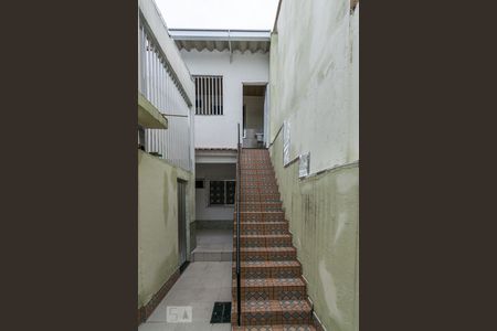 Casa para alugar com 60m², 1 quarto e 1 vagaEscada de acesso