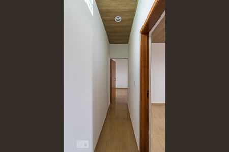 Corredor de casa para alugar com 1 quarto, 60m² em Irajá, Rio de Janeiro
