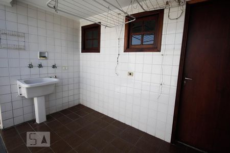 Casa à venda com 156m², 4 quartos e 2 vagasLavanderia