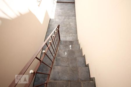 Casa à venda com 156m², 4 quartos e 2 vagasEscada