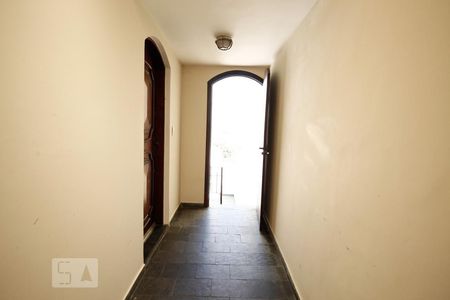 Casa à venda com 156m², 4 quartos e 2 vagasCorredor