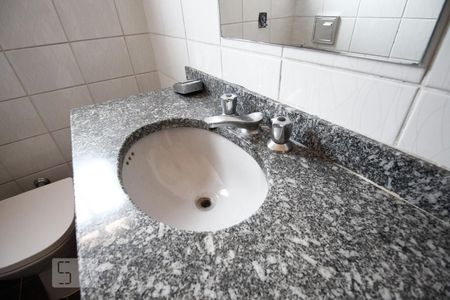 Casa à venda com 156m², 4 quartos e 2 vagasBanheiro