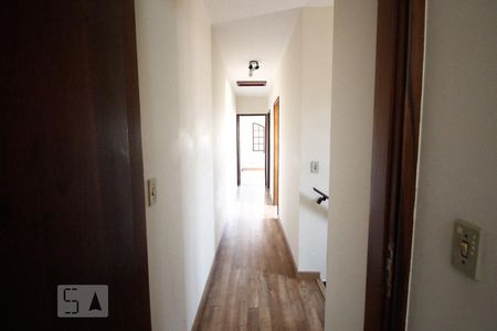 Casa à venda com 156m², 4 quartos e 2 vagasCorredor