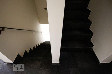 Casa à venda com 156m², 4 quartos e 2 vagasEscada