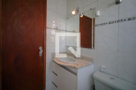 Banheiro de apartamento para alugar com 2 quartos, 52m² em Sagrada Família, Belo Horizonte