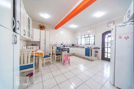 Casa à venda com 330m², 6 quartos e 6 vagas Casa à venda com 330m², 6 quartos e 6 vagasCozinha