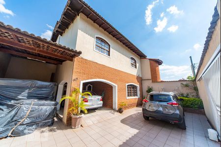 Casa à venda com 330m², 6 quartos e 6 vagas Casa à venda com 330m², 6 quartos e 6 vagasFachada