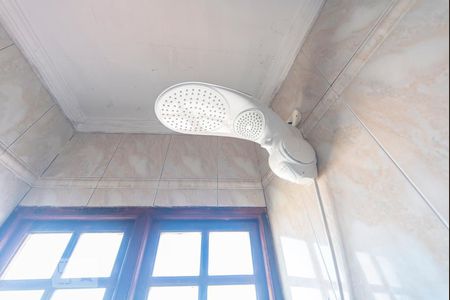 Casa à venda com 330m², 6 quartos e 6 vagas Casa à venda com 330m², 6 quartos e 6 vagasChuveiro