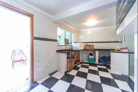 Casa à venda com 330m², 6 quartos e 6 vagas Casa à venda com 330m², 6 quartos e 6 vagasCozinha da Edícula