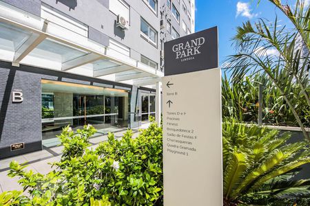 Apartamento à venda com 56m², 2 quartos e 1 vaga Apartamento à venda com 56m², 2 quartos e 1 vagaFachada do bloco