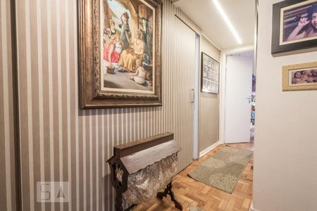 Hall Quartos de apartamento à venda com 3 quartos, 160m² em Vila Cordeiro, São Paulo