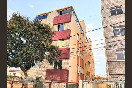 Apartamento à venda com 72m², 3 quartos e 1 vaga Apartamento à venda com 72m², 3 quartos e 1 vagaFachada