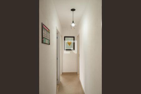 Corredor dos quartos de apartamento para alugar com 2 quartos, 70m² em Vila Nivi, São Paulo