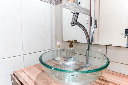 Casa à venda com 60m², 2 quartos e sem vaga Casa à venda com 60m², 2 quartos e sem vagaBanheiro