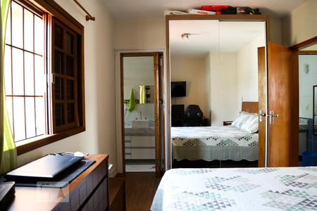 Casa à venda com 209m², 3 quartos e 2 vagasSuíte