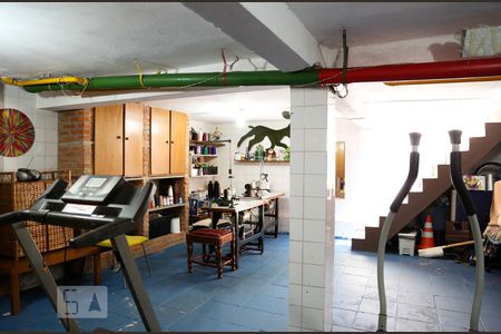 Casa à venda com 209m², 3 quartos e 2 vagasPorão