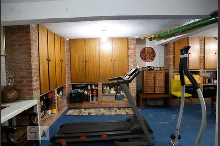 Casa à venda com 209m², 3 quartos e 2 vagasPorão