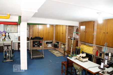 Casa à venda com 209m², 3 quartos e 2 vagasPorão