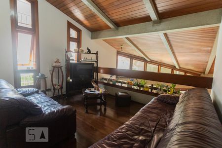 Sala de TV de casa para alugar com 4 quartos, 361m² em Bela Aliança, São Paulo