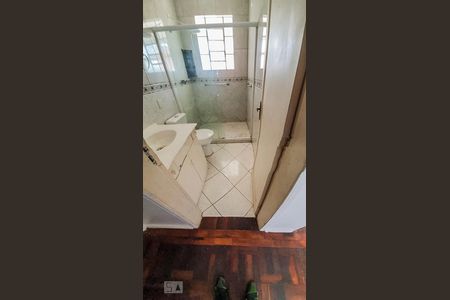 Banheiro de apartamento à venda com 2 quartos, 68m² em Camaquã, Porto Alegre
