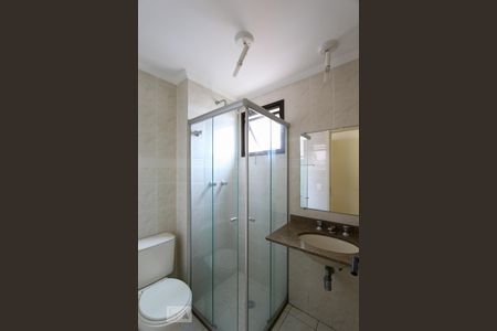 Banheiro da suíte de apartamento para alugar com 3 quartos, 70m² em Vila Andrade, São Paulo