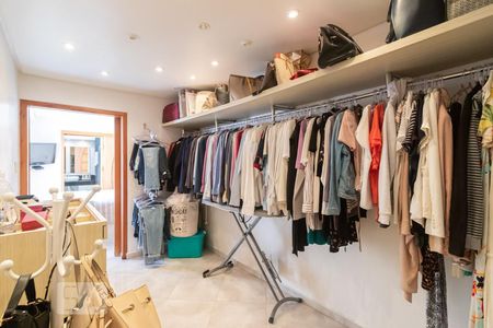 Casa à venda com 250m², 3 quartos e 6 vagasCloset da Suíte