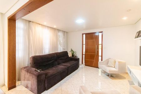 Casa à venda com 250m², 3 quartos e 6 vagasSala