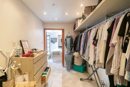 Casa à venda com 250m², 3 quartos e 6 vagasCloset da Suíte