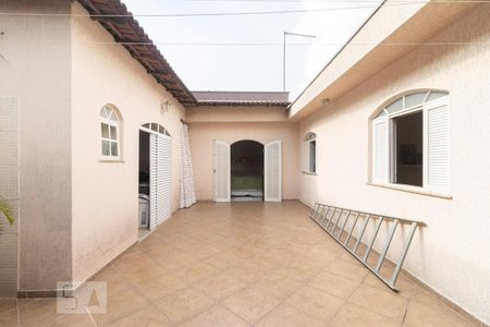 Casa à venda com 250m², 3 quartos e 6 vagasQuintal