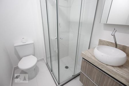 Banheiro de kitnet/studio para alugar com 1 quarto, 28m² em Mirandópolis, São Paulo