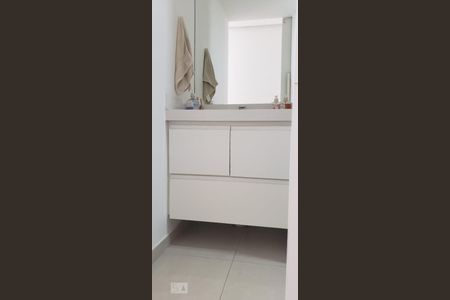 Apartamento à venda com 55m², 2 quartos e 1 vaga Apartamento à venda com 55m², 2 quartos e 1 vagaBanheiro