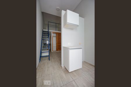 Sala e cozinha de kitnet/studio para alugar com 1 quarto, 18m² em Luz, São Paulo