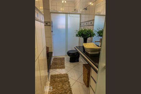 Banheiro Suíte 01 de casa para alugar com 4 quartos, 300m² em Vila Anhanguera, São Paulo